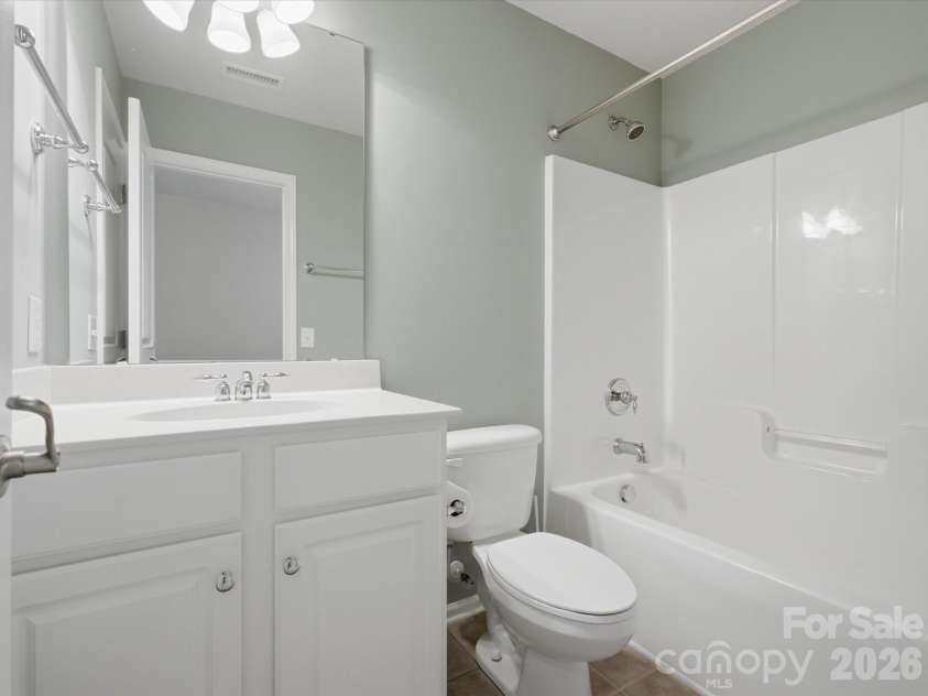 6747 Fieldstone Manor Drive, Matthews, NC 28105.  MLS# CAR4396924, YatesRealty ID 34626. 