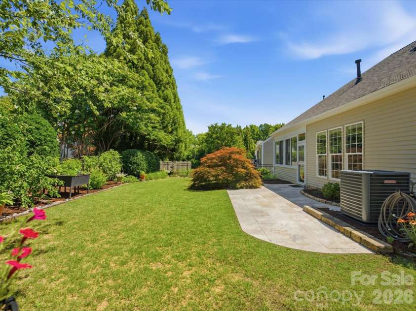 6747 Fieldstone Manor Drive, Matthews, NC 28105.  MLS# CAR4396924, YatesRealty ID 34626. 