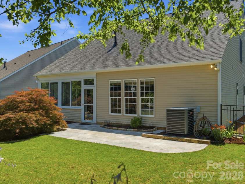 6747 Fieldstone Manor Drive, Matthews, NC 28105.  MLS# CAR4396924, YatesRealty ID 34626. 