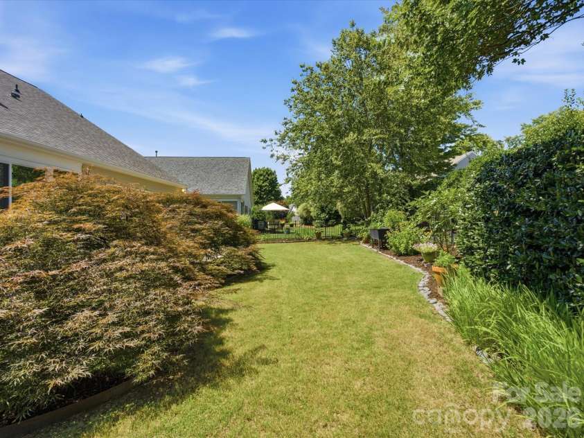 6747 Fieldstone Manor Drive, Matthews, NC 28105.  MLS# CAR4396924, YatesRealty ID 34626. 