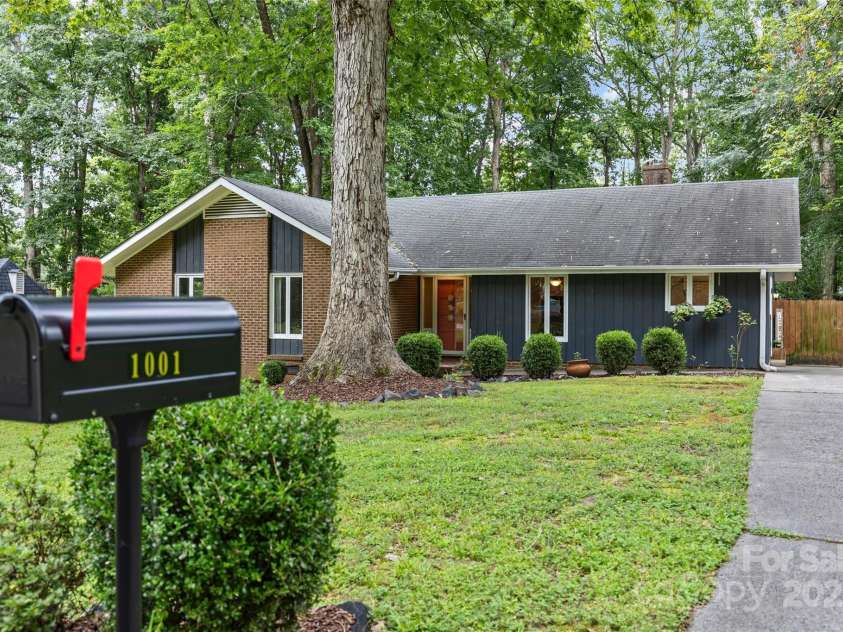 1001 Pinafore Drive, Charlotte, NC 28212.  MLS# CAR4292615, YatesRealty ID 34627. 