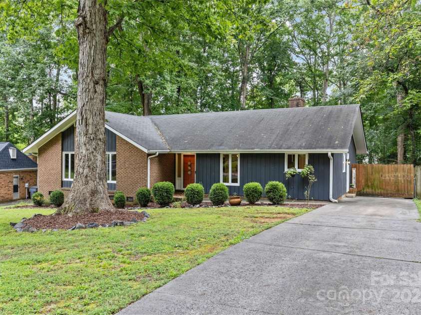 1001 Pinafore Drive, Charlotte, NC 28212.  MLS# CAR4292615, YatesRealty ID 34627. 