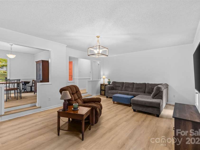 1001 Pinafore Drive, Charlotte, NC 28212.  MLS# CAR4292615, YatesRealty ID 34627. 