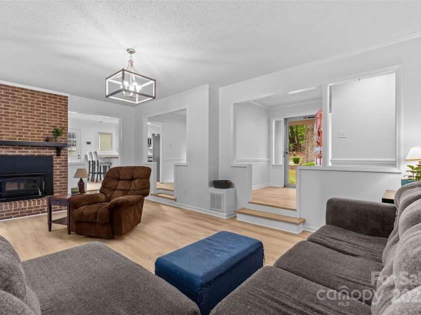 1001 Pinafore Drive, Charlotte, NC 28212.  MLS# CAR4292615, YatesRealty ID 34627. 