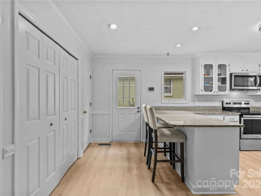 1001 Pinafore Drive, Charlotte, NC 28212.  MLS# CAR4292615, YatesRealty ID 34627. 