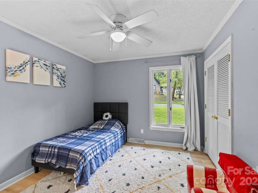 1001 Pinafore Drive, Charlotte, NC 28212.  MLS# CAR4292615, YatesRealty ID 34627. 