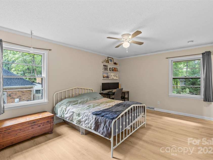 1001 Pinafore Drive, Charlotte, NC 28212.  MLS# CAR4292615, YatesRealty ID 34627. 