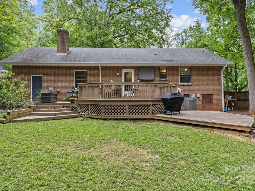 1001 Pinafore Drive, Charlotte, NC 28212.  MLS# CAR4292615, YatesRealty ID 34627. 