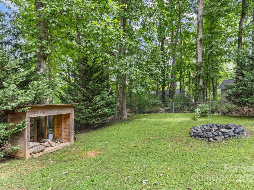 1001 Pinafore Drive, Charlotte, NC 28212.  MLS# CAR4292615, YatesRealty ID 34627. 