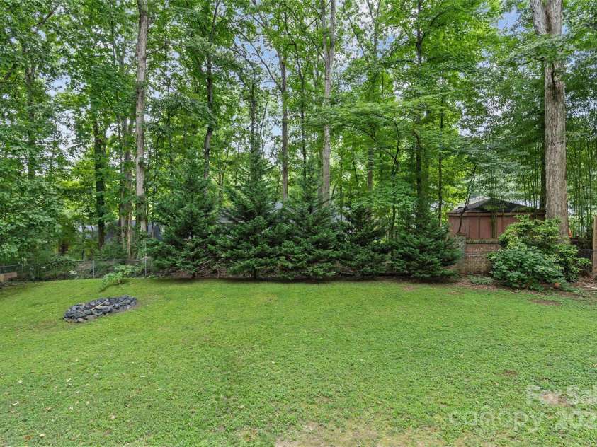 1001 Pinafore Drive, Charlotte, NC 28212.  MLS# CAR4292615, YatesRealty ID 34627. 