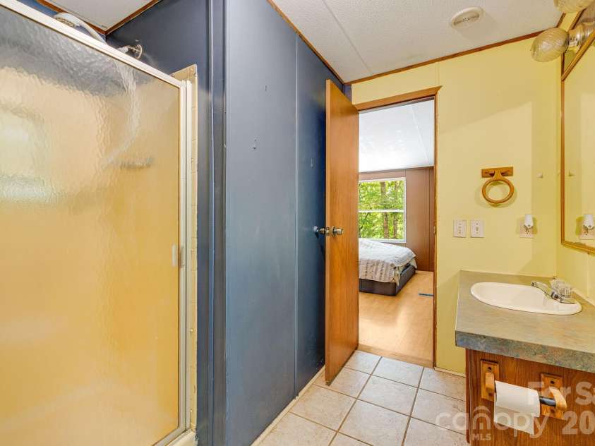 94 Long Ridge Road, Candler, NC 28715.  MLS# CAR4385586, YatesRealty ID 34628. 