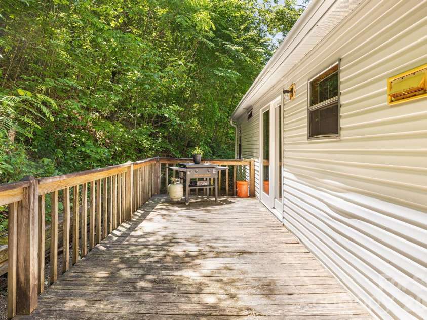 94 Long Ridge Road, Candler, NC 28715.  MLS# CAR4385586, YatesRealty ID 34628. 