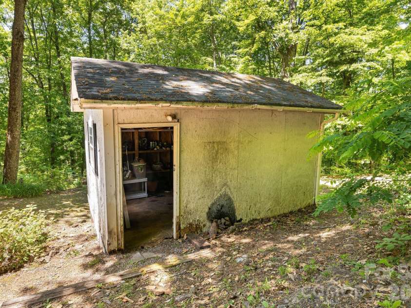 94 Long Ridge Road, Candler, NC 28715.  MLS# CAR4385586, YatesRealty ID 34628. 