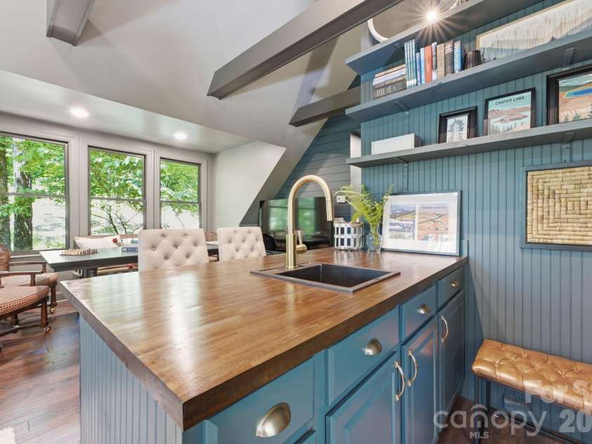 3819 Flat Mountain Road, Highlands, NC 28741.  MLS# CAR4397465, YatesRealty ID 34629. A custom wet bar with premium countertops.