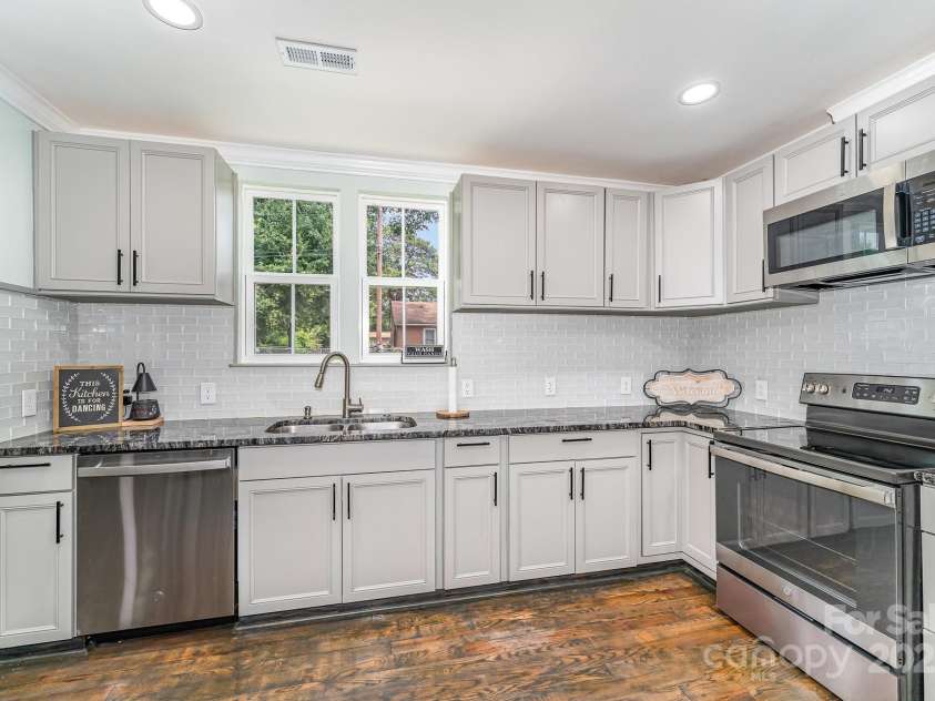 525 Carolina Boulevard, Salisbury, NC 28146.  MLS# CAR4291984, YatesRealty ID 34629. 