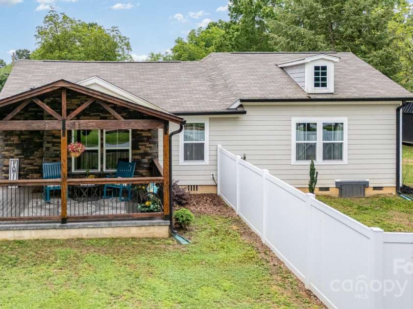 525 Carolina Boulevard, Salisbury, NC 28146.  MLS# CAR4291984, YatesRealty ID 34629. 