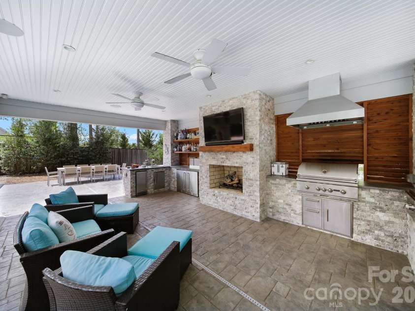 6218 Cory Bret Lane, Charlotte, NC 28278.  MLS# CAR4394062, YatesRealty ID 34631. 