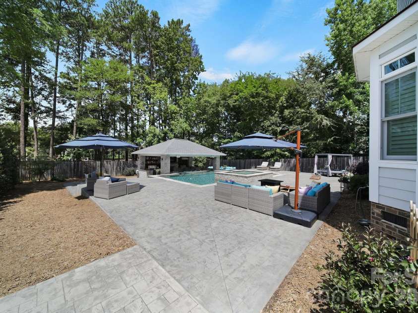 6218 Cory Bret Lane, Charlotte, NC 28278.  MLS# CAR4394062, YatesRealty ID 34631. 