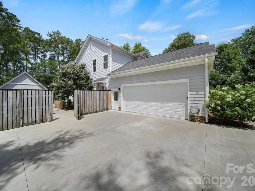 6218 Cory Bret Lane, Charlotte, NC 28278.  MLS# CAR4394062, YatesRealty ID 34631. 