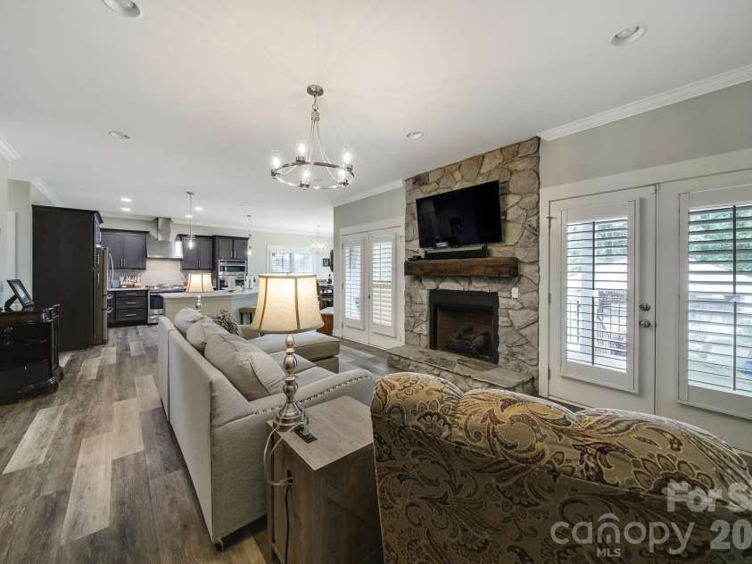 6218 Cory Bret Lane, Charlotte, NC 28278.  MLS# CAR4394062, YatesRealty ID 34631. 