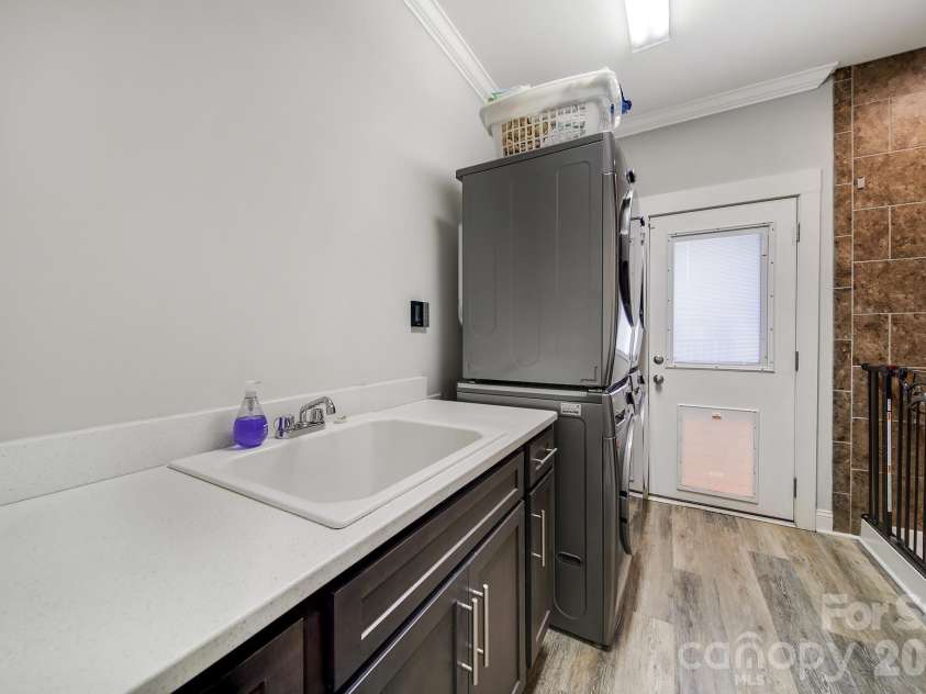 6218 Cory Bret Lane, Charlotte, NC 28278.  MLS# CAR4394062, YatesRealty ID 34631. 