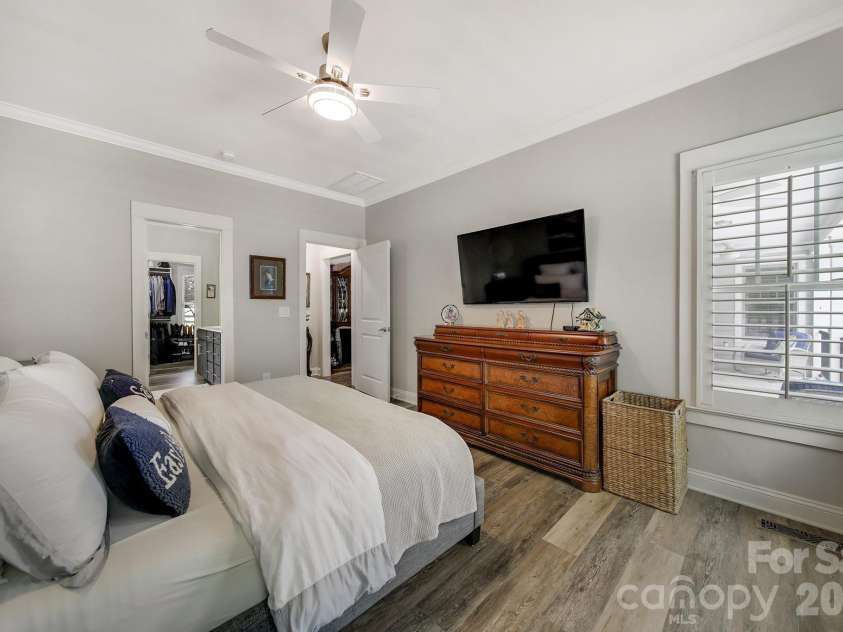 6218 Cory Bret Lane, Charlotte, NC 28278.  MLS# CAR4394062, YatesRealty ID 34631. 