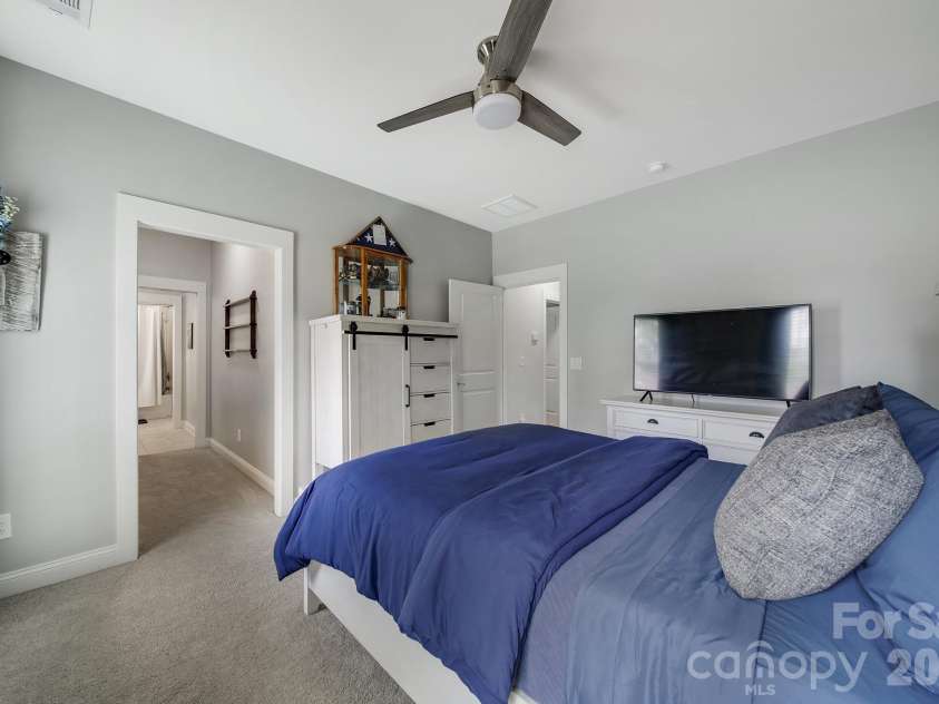 6218 Cory Bret Lane, Charlotte, NC 28278.  MLS# CAR4394062, YatesRealty ID 34631. 