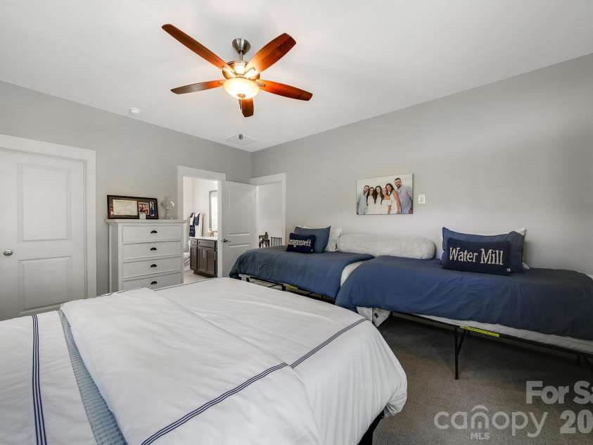 6218 Cory Bret Lane, Charlotte, NC 28278.  MLS# CAR4394062, YatesRealty ID 34631. 
