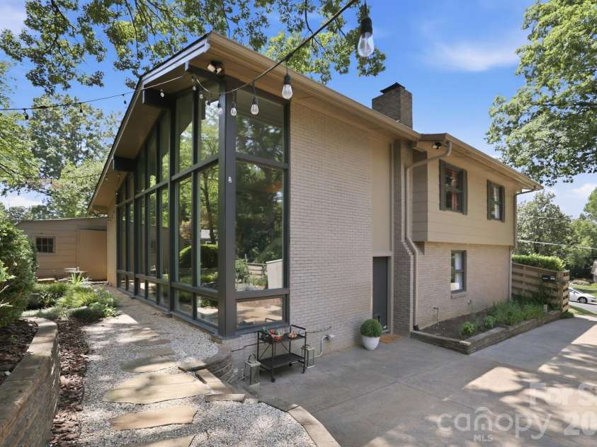 4027 Glenfall Avenue, Charlotte, NC 28210.  MLS# CAR4395887, YatesRealty ID 34632. 