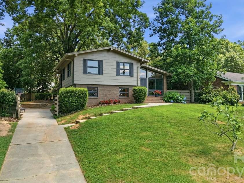 4027 Glenfall Avenue, Charlotte, NC 28210.  MLS# CAR4395887, YatesRealty ID 34632. 