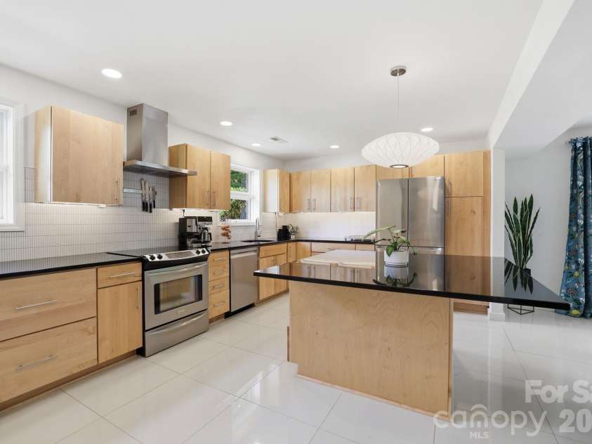 4027 Glenfall Avenue, Charlotte, NC 28210.  MLS# CAR4395887, YatesRealty ID 34632. 