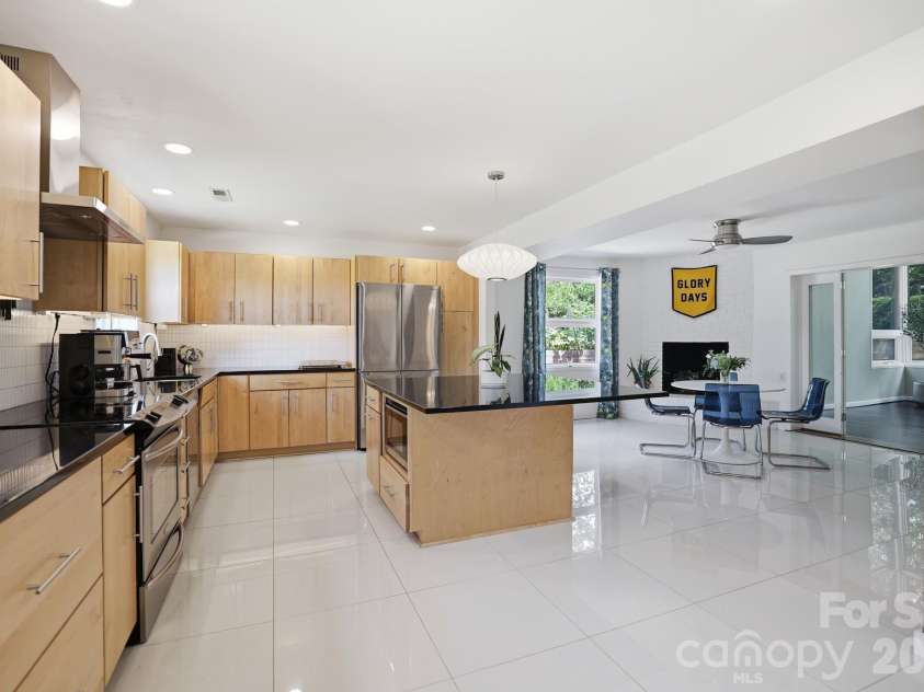 4027 Glenfall Avenue, Charlotte, NC 28210.  MLS# CAR4395887, YatesRealty ID 34632. 