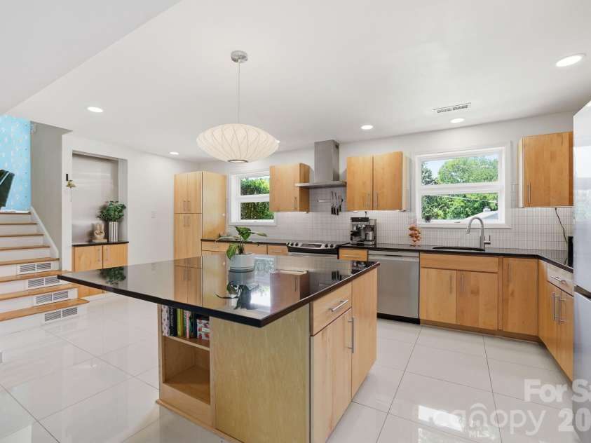 4027 Glenfall Avenue, Charlotte, NC 28210.  MLS# CAR4395887, YatesRealty ID 34632. 