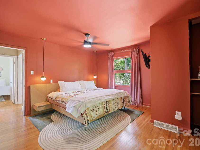 4027 Glenfall Avenue, Charlotte, NC 28210.  MLS# CAR4395887, YatesRealty ID 34632. Primary bedroom