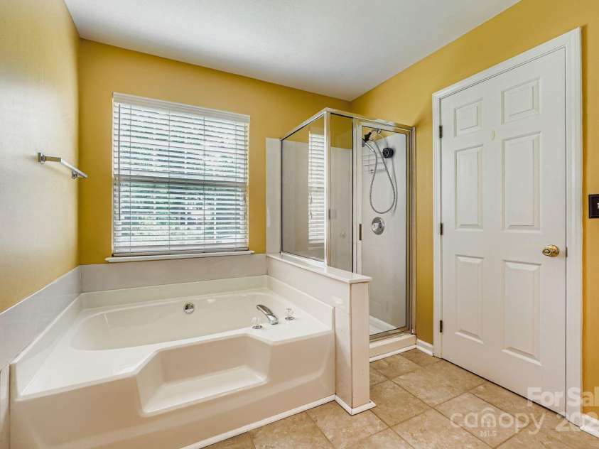 13408 Toka Court, Huntersville, NC 28078.  MLS# CAR4293402, YatesRealty ID 34633. Primary Bathroom