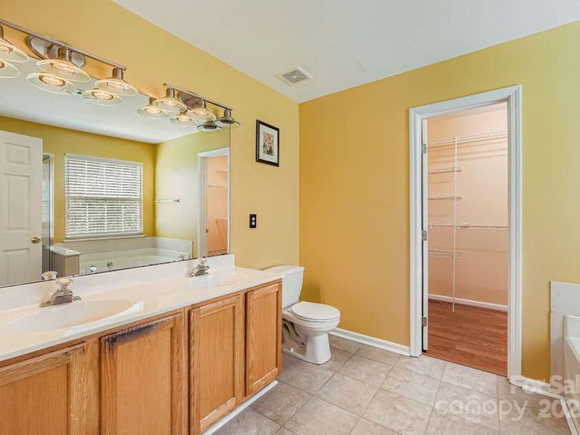 13408 Toka Court, Huntersville, NC 28078.  MLS# CAR4293402, YatesRealty ID 34633. Primary Bathroom