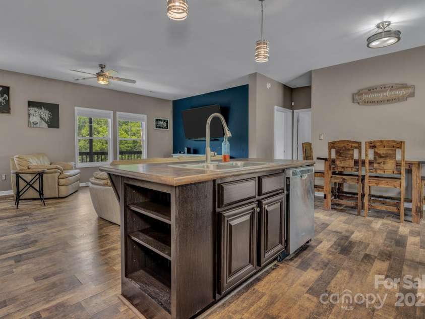 220 Bee Ridge Road, Asheville, NC 28803.  MLS# CAR4281129, YatesRealty ID 34634. 
