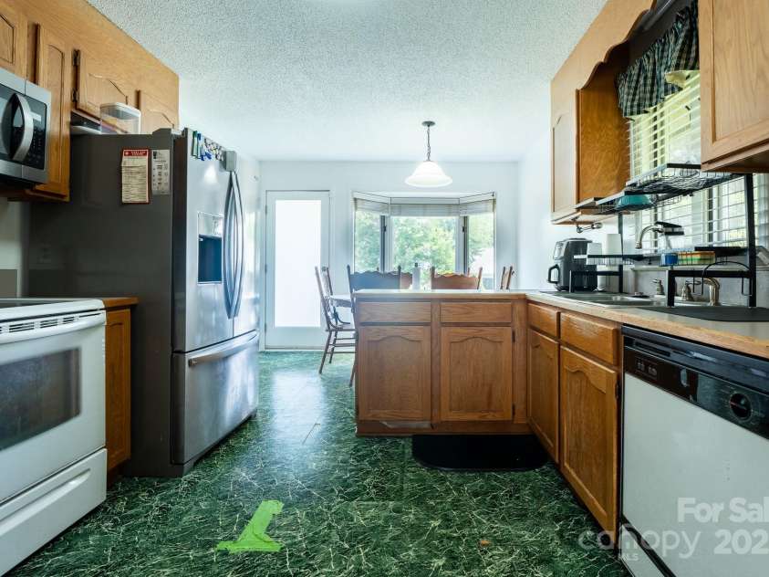 2439 36th Avenue, Hickory, NC 28601.  MLS# CAR4288310, YatesRealty ID 34635. 