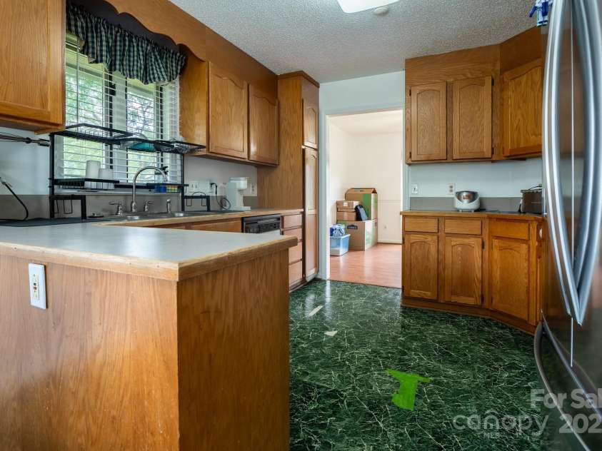 2439 36th Avenue, Hickory, NC 28601.  MLS# CAR4288310, YatesRealty ID 34635. 