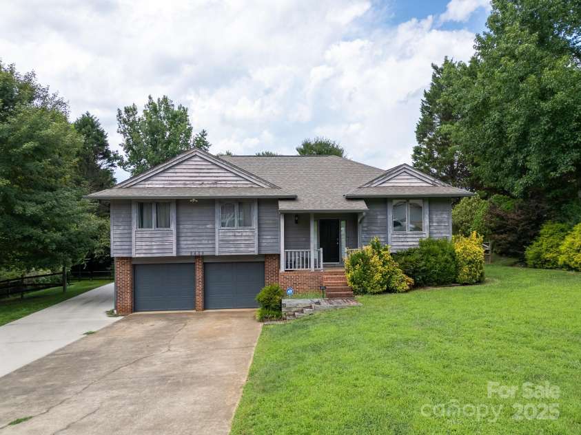 2439 36th Avenue, Hickory, NC 28601.  MLS# CAR4288310, YatesRealty ID 34635. 