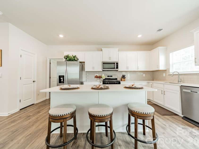 3629 Azalea Ridge Drive, Mount Holly, NC 28120.  MLS# CAR4399386, YatesRealty ID 34636. Island