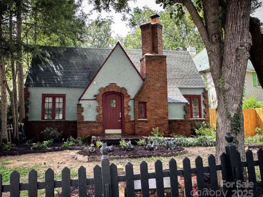 65 Westover Drive, Asheville, NC 28801.  MLS# CAR4290558, YatesRealty ID 34637. 