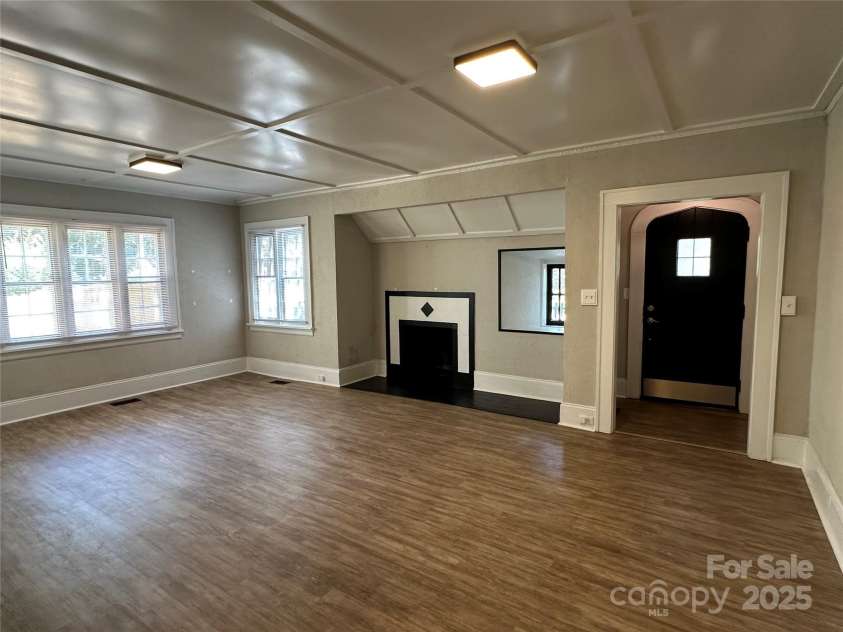 65 Westover Drive, Asheville, NC 28801.  MLS# CAR4290558, YatesRealty ID 34637. 