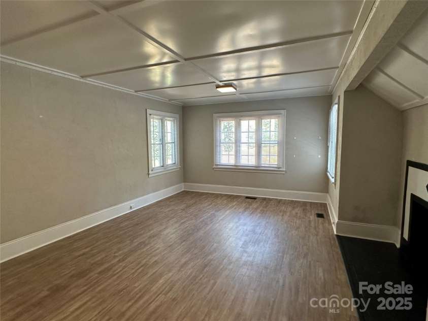 65 Westover Drive, Asheville, NC 28801.  MLS# CAR4290558, YatesRealty ID 34637. 