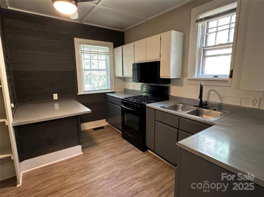 65 Westover Drive, Asheville, NC 28801.  MLS# CAR4290558, YatesRealty ID 34637. 