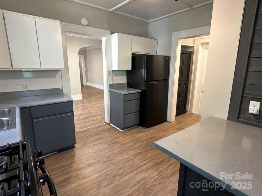 65 Westover Drive, Asheville, NC 28801.  MLS# CAR4290558, YatesRealty ID 34637. 