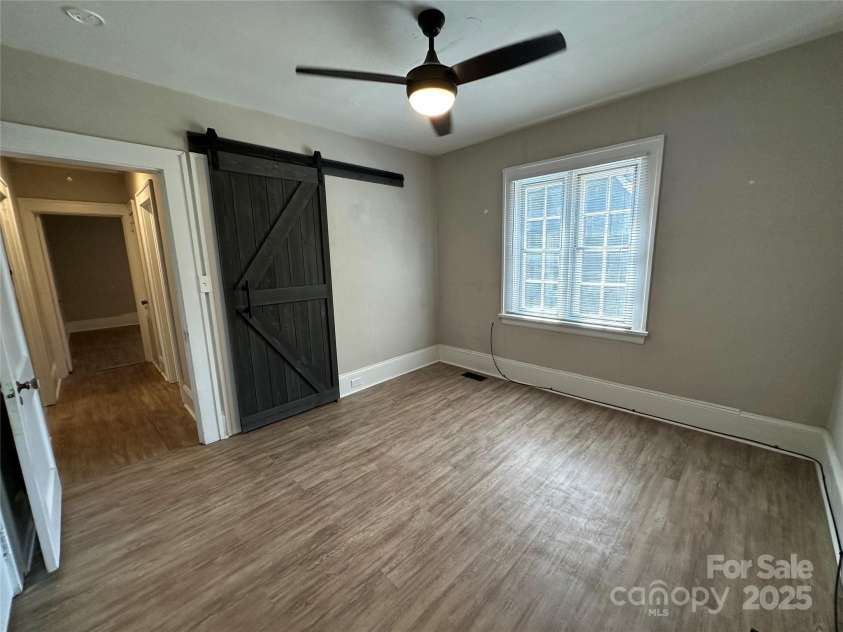 65 Westover Drive, Asheville, NC 28801.  MLS# CAR4290558, YatesRealty ID 34637. 