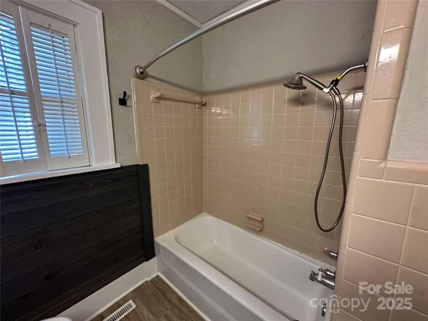 65 Westover Drive, Asheville, NC 28801.  MLS# CAR4290558, YatesRealty ID 34637. 