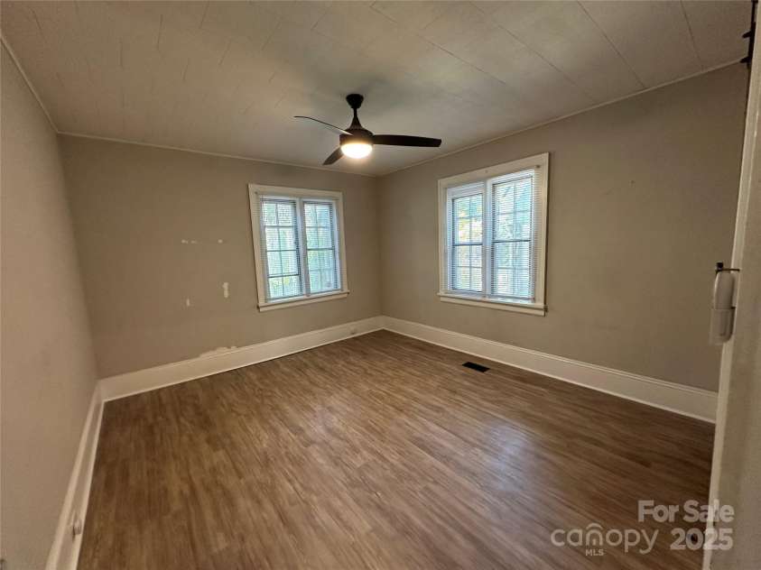 65 Westover Drive, Asheville, NC 28801.  MLS# CAR4290558, YatesRealty ID 34637. 