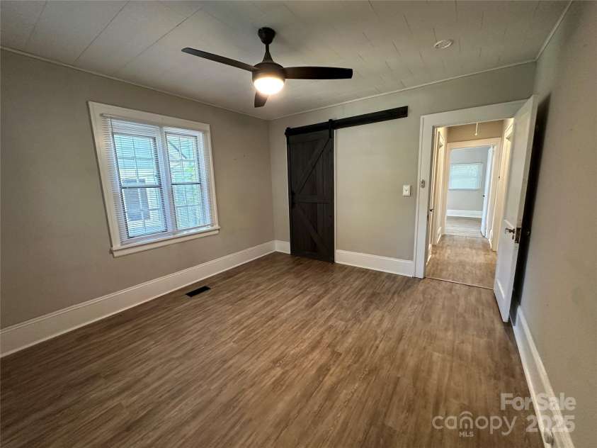 65 Westover Drive, Asheville, NC 28801.  MLS# CAR4290558, YatesRealty ID 34637. 